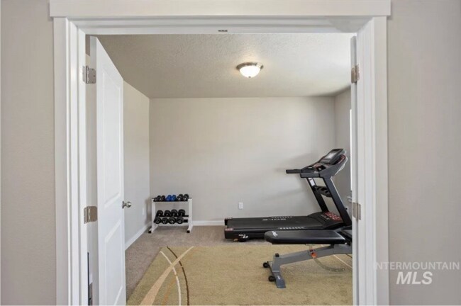 Photo - 765 SW Huebert St