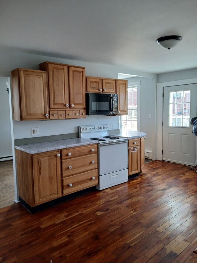 Photo - Spacious 4-Bedroom, 2-Bath Townhouse in Downtown Ware, MA Unit 5
