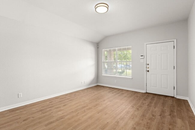 Photo - 1404 Chips Dr