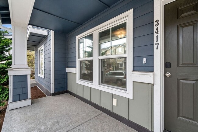 Photo - Spaciously Modern Tri Level Townhome for Rent in North Everett