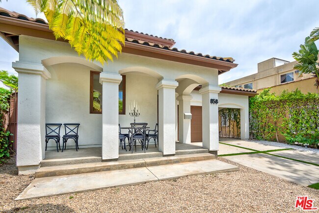 Photo - 858 N W Knoll Dr