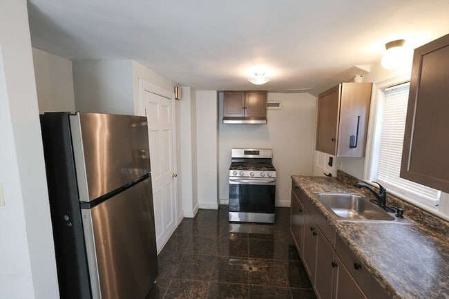 Building Photo - 15 Ridgeview Ave Unit 1