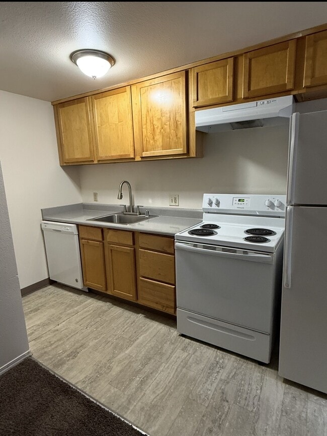 Photo - Lobdell Apartments
