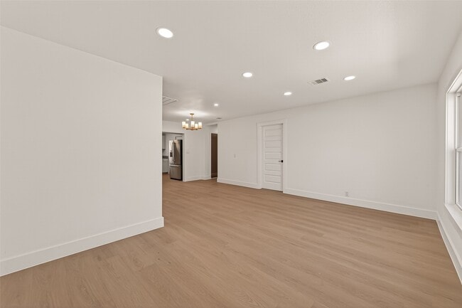 Building Photo - 3209 McCrarey Dr