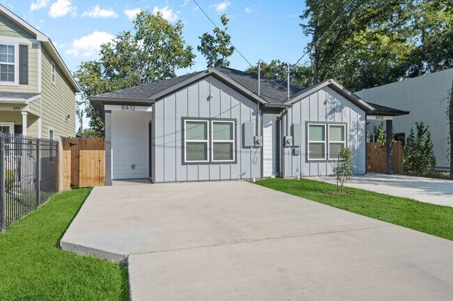 Photo - 8412 Sunnyhill St