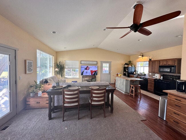 Photo - 5634 Locust Ln