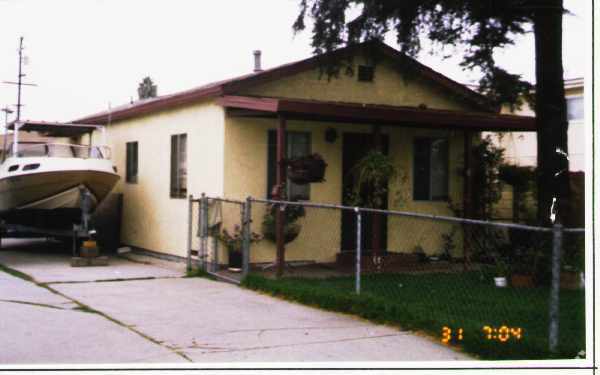 Photo - 5957-6001 Live Oak Apartments