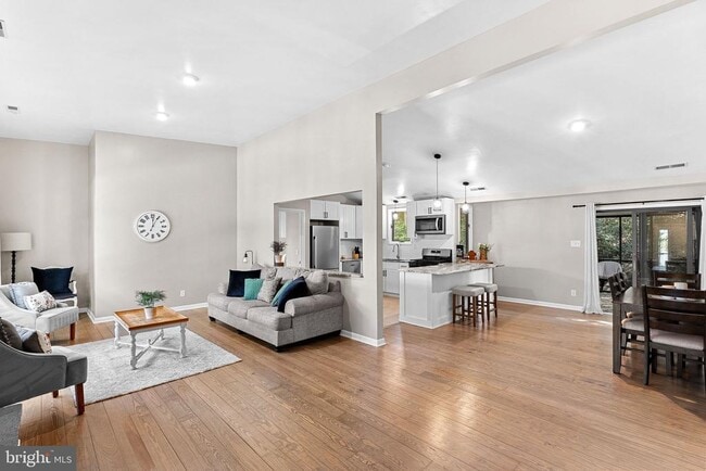 Photo - 862 Carrier Dr