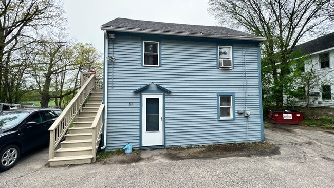 Building Photo - Rustic Single Family Home, Private Deck, Fenced-In Back Yard, Wood Flooring ... Unit 311C