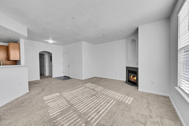 Photo - $1,900 - 2 Bed, 2 Bath Condo in Aurora wit... Unidad 201