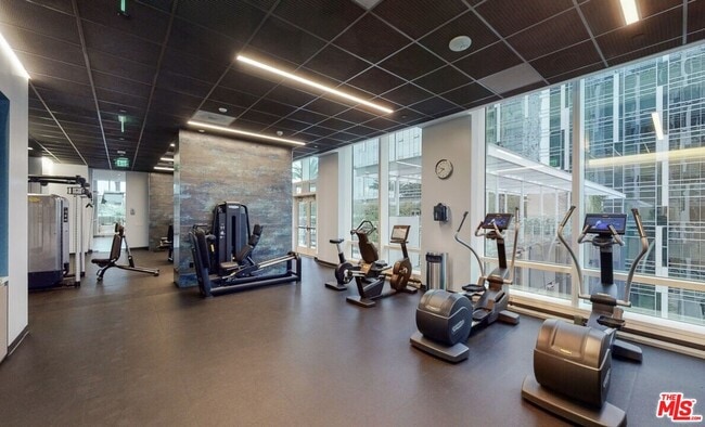 Photo - 877 Francisco St Unidad 719