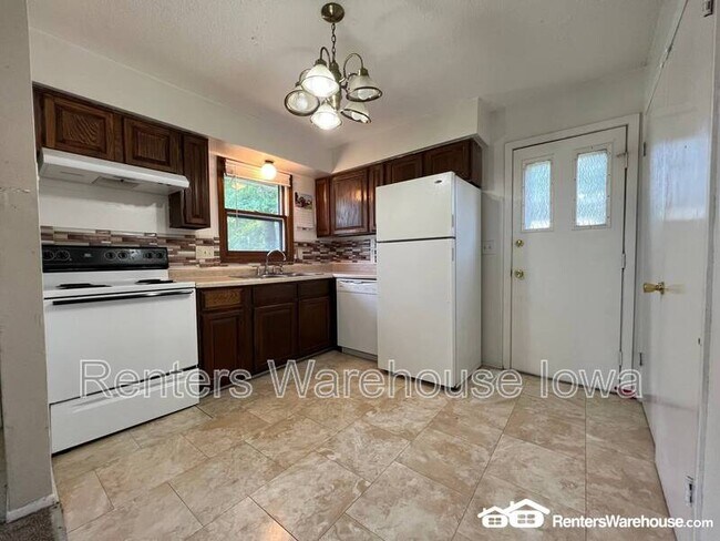 Photo - 910 E Railroad Ave