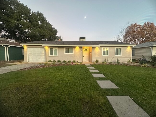 Building Photo - Charming 3-Bed Home with Huge Yard & Fresh Upgrades