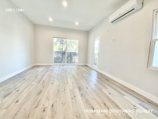 Photo - 141 N Swall Dr Unidad 5