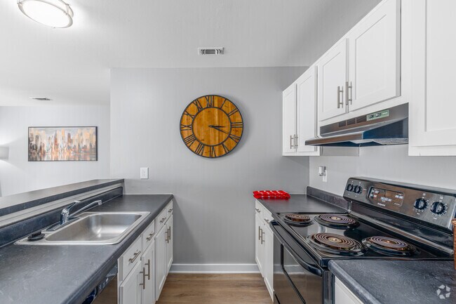 2BR, 2BA - 1,002SF - Kitchen