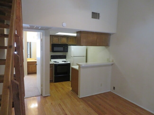 Photo - 708 Graham Pl