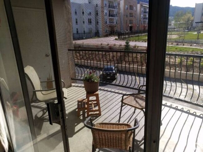 Building Photo - 805 29th St Unit Spanish Towers 362 Rental