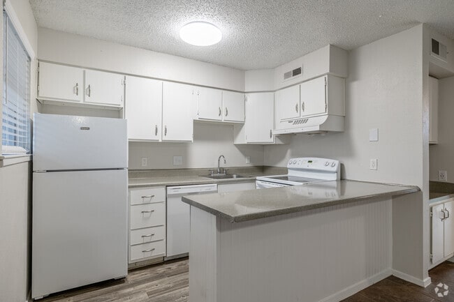 1BR, 1BA - 400SF