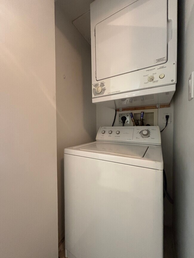 Photo - 8180 Granville Av