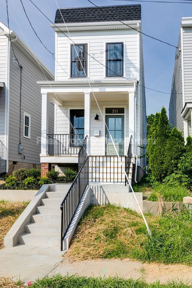 Photo - 211 E 15th St