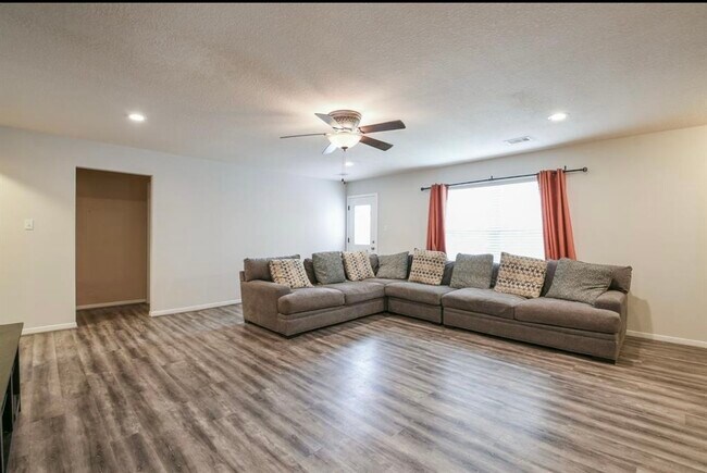 Photo - 4854 Fair Oak Dale Ln