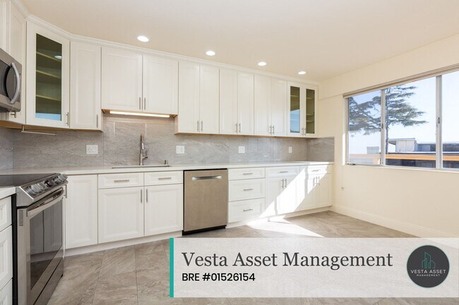 Photo - Savor Sweeping City Views From Your Hillside Retreat