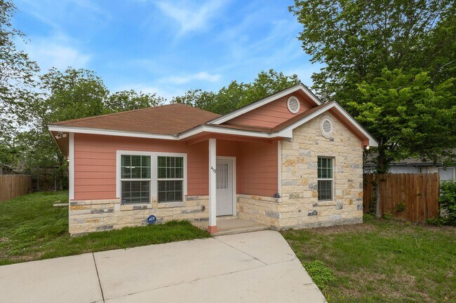 Photo - Charming 3/2/2 single story home near Downtown SA & St. Mary's University!