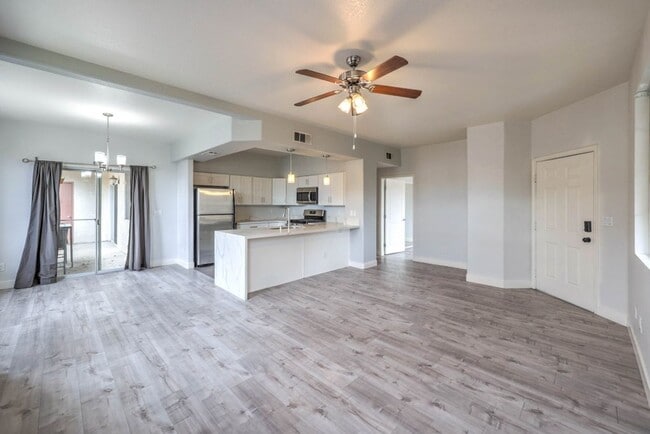 Building Photo - First-Floor 3BR/2BA Gated Condo with Resor...