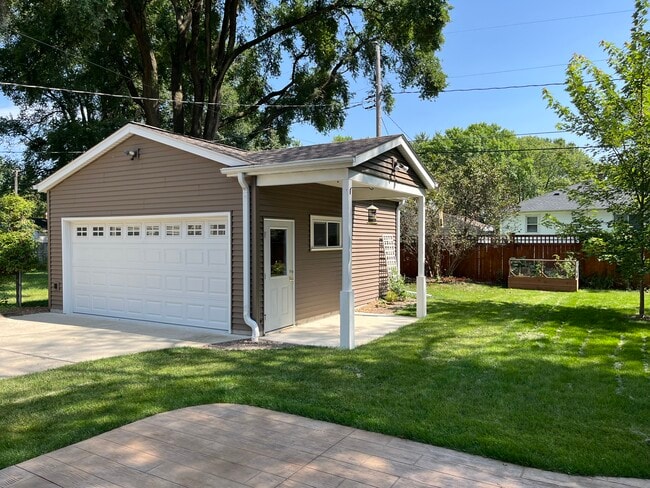 Photo - 3842 Johns St