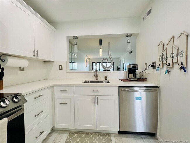 9400 S Ocean Dr Unit 707