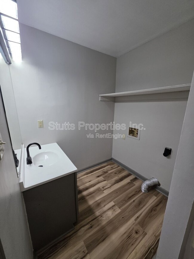 Photo - 668 Simpson St Unit 2