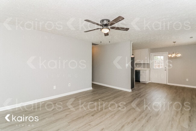 Photo - 210 Deer Pkwy