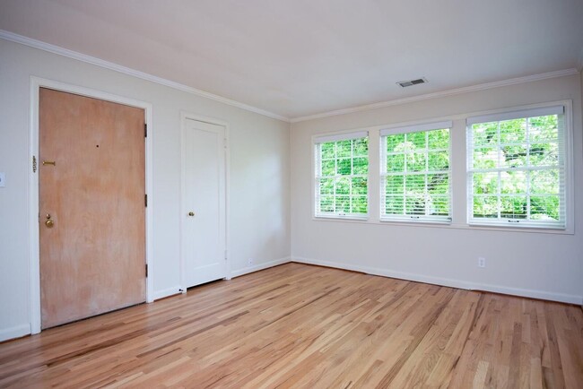 Photo - Broadmoor Manor