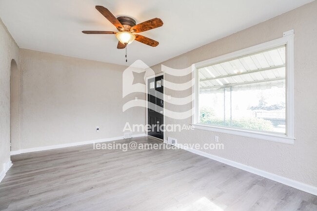 Photo - 2109 Oliver St