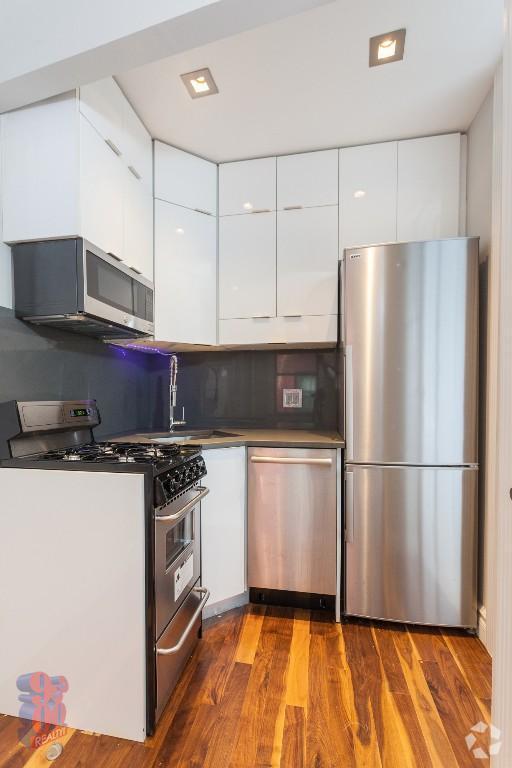 Building Photo - 233 E 29th St Unit 2N Rental
