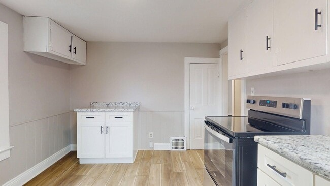 Photo - 1031 W.9th St. Unit 1031 W9th - Up