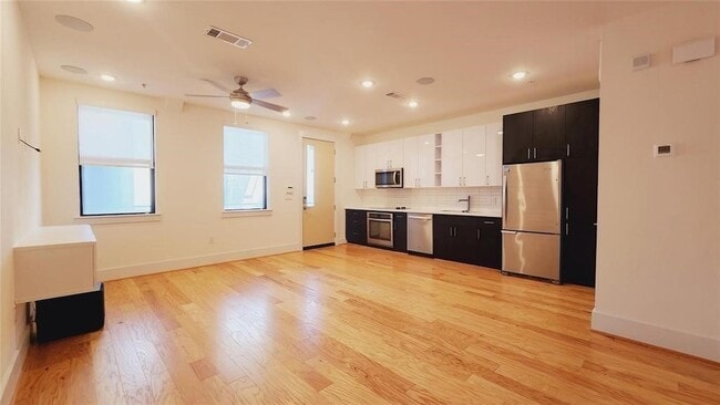 Photo - 2401 Crawford St Unit B109