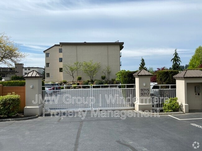 Building Photo - 9715 NE Juanita Dr Unit 310B Rental
