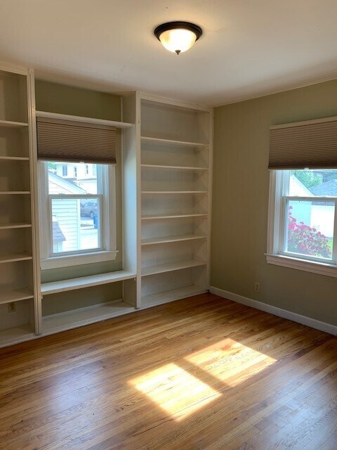 Photo - 633 W 44th St