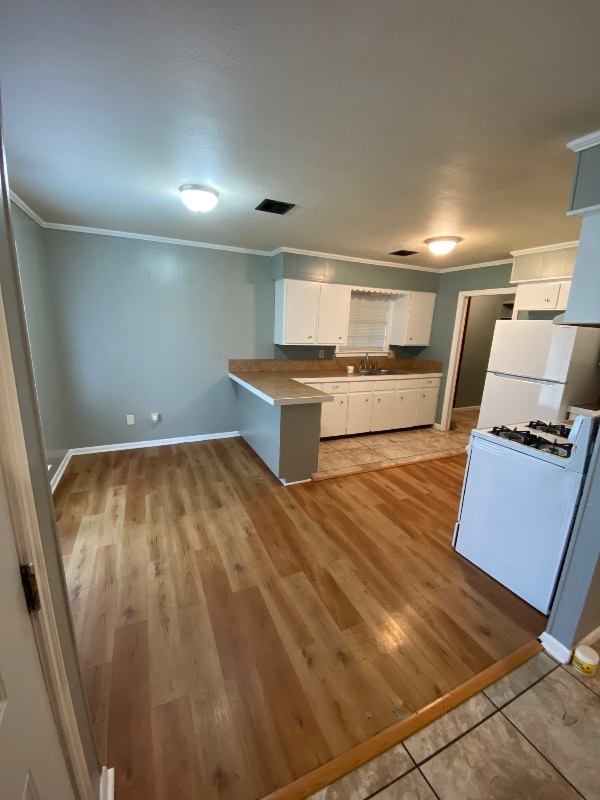 Photo - 125 N Loop St