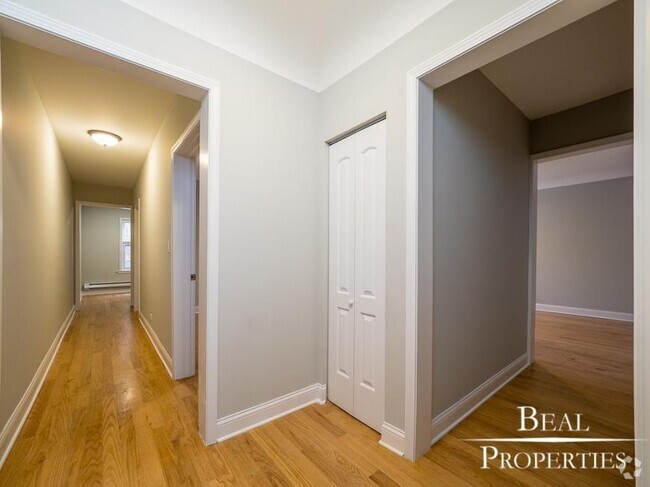 Building Photo - 1 bedroom in WINNETKA IL 60093 Unit 306 Rental