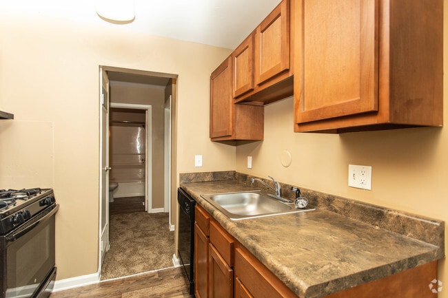 1BR, 1BA - 600 SF