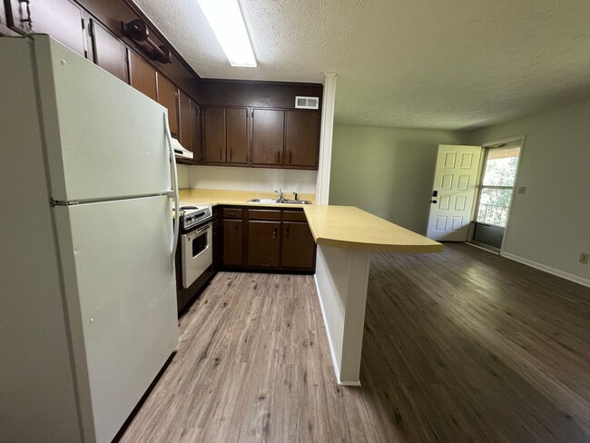 Building Photo - East Edge Apartments – Cozy, Wooded Community Unit 3