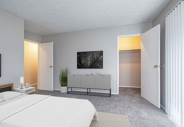 Bedroom-Renovated - Chandler Commons Apartments