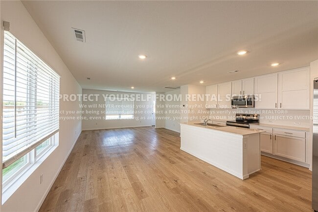 Photo - 611 Marsol St