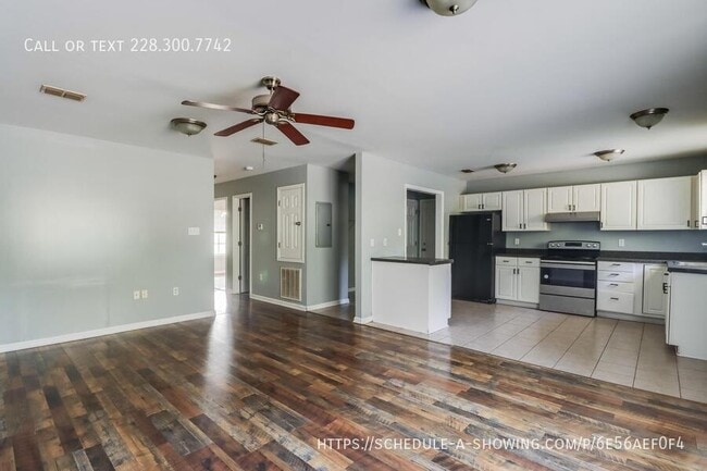 Photo - 124 30th 1/2 St-B Unit B