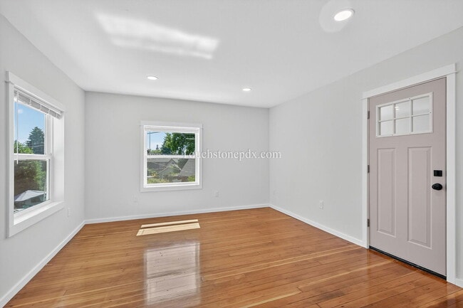 Photo - 4938 SE Foster Rd Unit 203