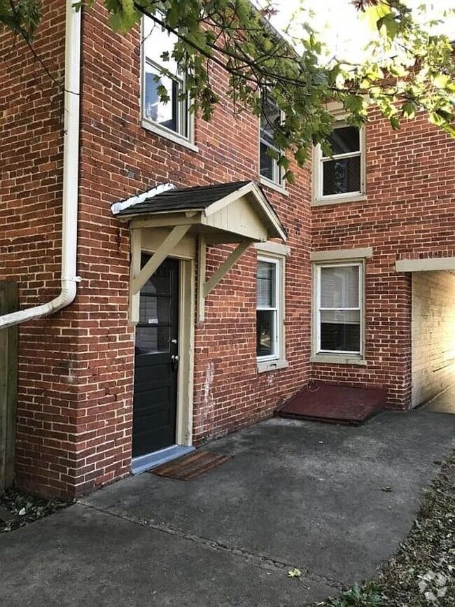 Building Photo - Dickinson Students & Staff - 3 bedroom! Rental