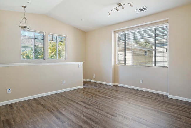 686 Foothill Blvd