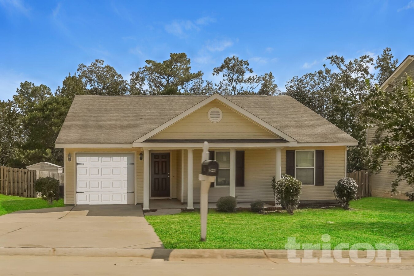 Photo - 825 Westlawn Dr